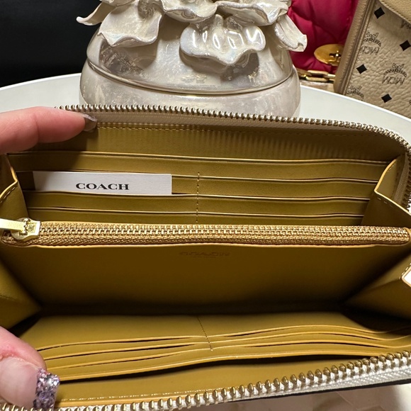 NWT Coach Retail Cherry Large Accordion Zip Wallet Gorgeous! - Picture 9 of 10